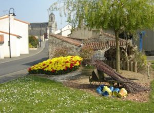 entrée du village de Saint-Laurent-du-Mottay