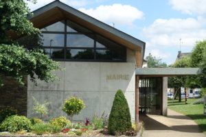 La mairie du Mesnil-en-Vallée