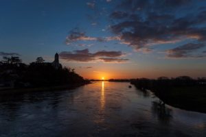 ©D.Drouet - Saint-Florent-le-Vieil et la Loire au coucher du soleil