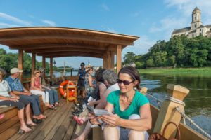 ┬®D.Drouet - Le Mont-Glonne depuis le bateau Vent d'Soulair