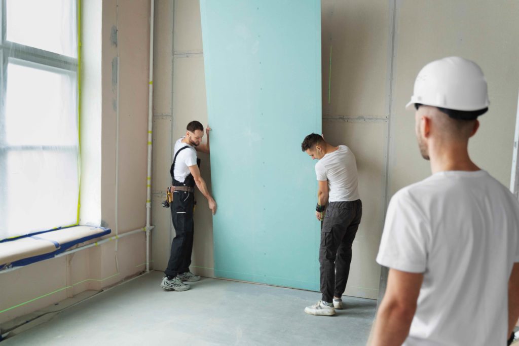 medium-shot-people-working-together_freepik