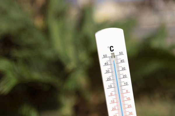 thermomètre indisuant une température élevée en cas de forte chaleur ou de canicule
