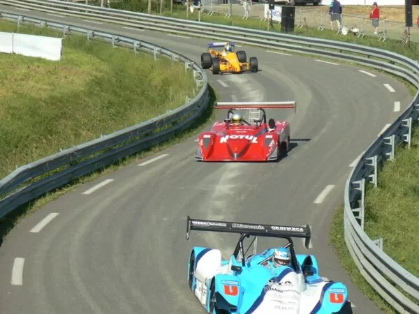 Course de côte de la Pommeraye avec voitures sur la piste