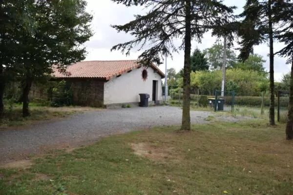 Extérieur des Granges de l'Epinay à la Chapelle-Saint-Florent