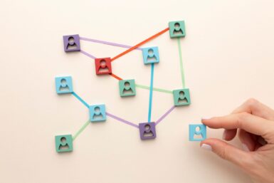 Représentation visuelle du networking avec des contacts liés les uns aux autres
