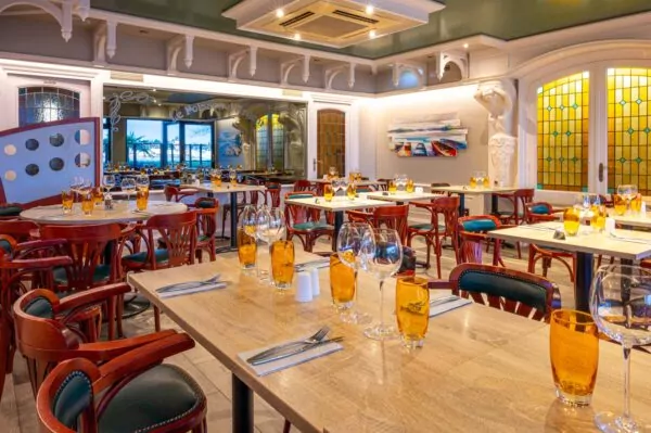 Intérieur du restaurant Poisson d'Argent