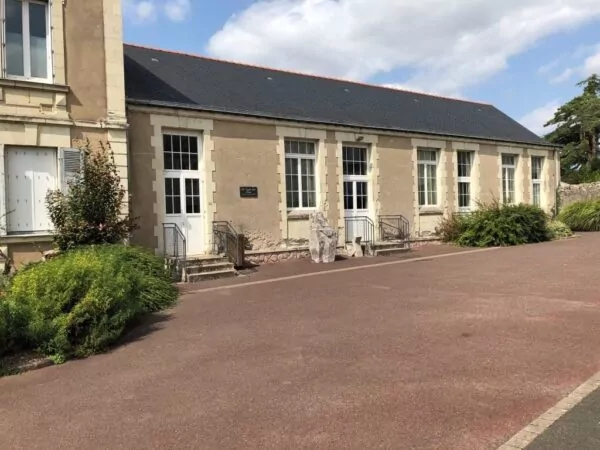 Bâtiment extérieur de la salle Auguste Leduc de Montjean-sur-Loire