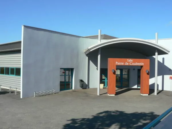 Bâtiment de la salle de sports Pierre de Coubertin de la Pommeraye
