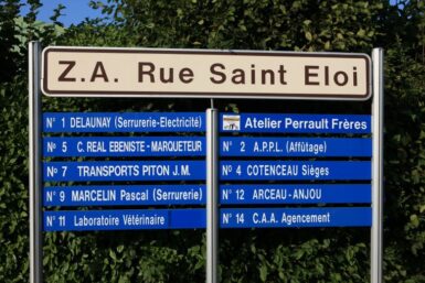 Panneau de signalisation de la Zone d'activité Saint-Eloi à La Pommeraye