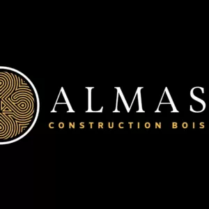 Logo de l'entreprise Almas Construction Bois, une SARL spécialisée dans la charpente, menuiserie, ossature bois ainsi que dans les aménagements extérieurs (terrasse, cuisine d'été…).