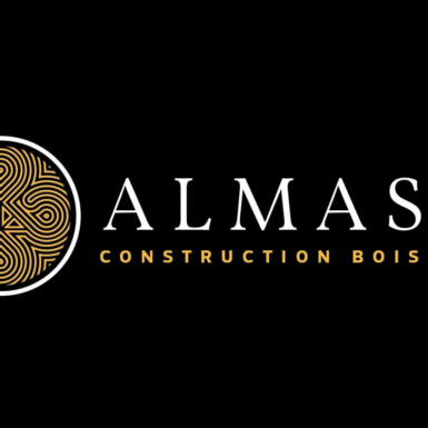 Logo de l'entreprise Almas Construction Bois, une SARL spécialisée dans la charpente, menuiserie, ossature bois ainsi que dans les aménagements extérieurs (terrasse, cuisine d'été…).