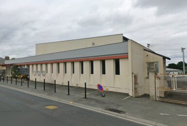 vue extérieure d'une salle de sport donnant sur une rue