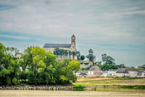 Eglise Saint Symphorien Montjean-sur-Loire et vue bords de loire © Olivier Ortion