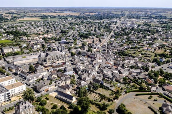 image du dessus du centre bourg de la Pommeraye