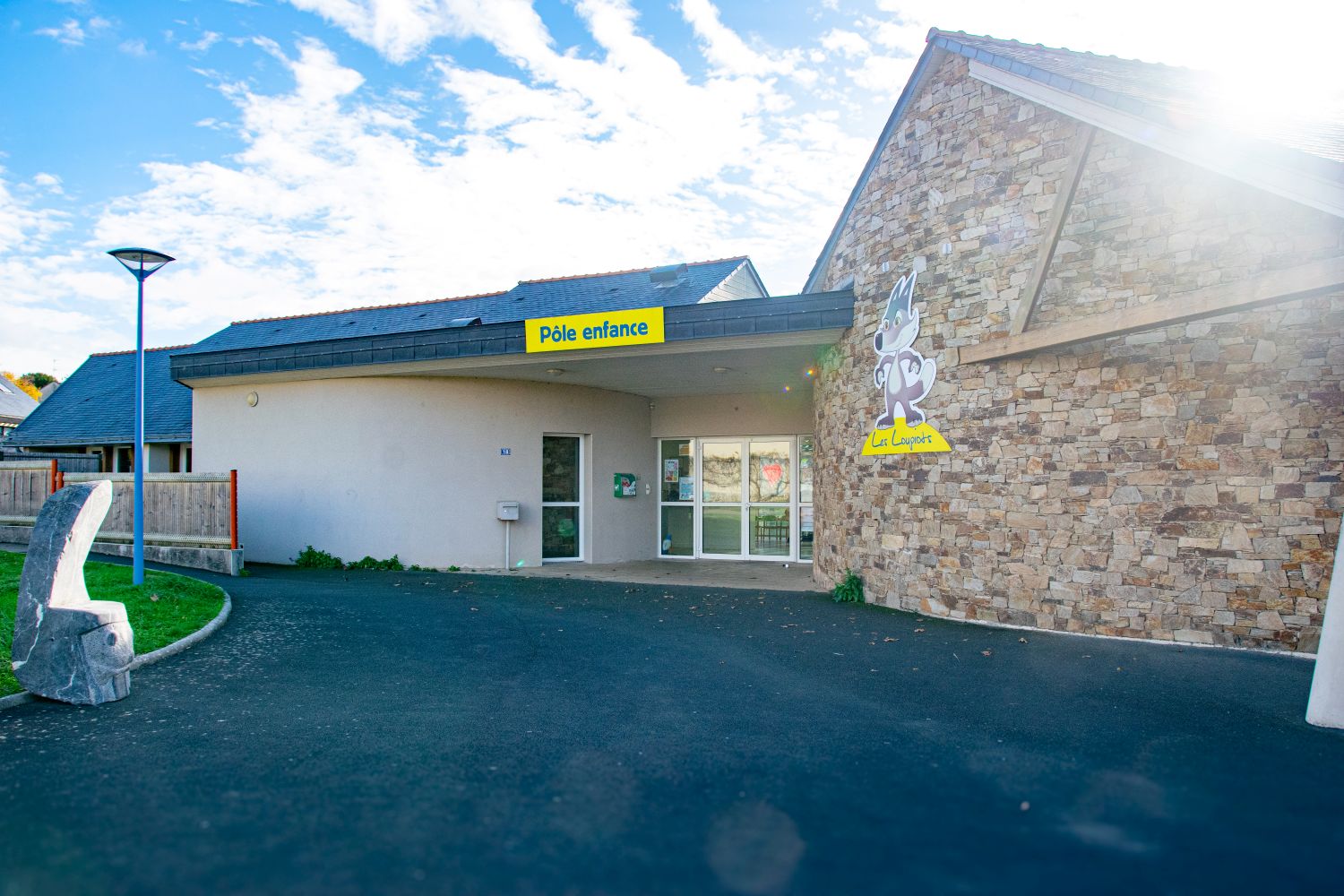 batiment accueil periscolaire en pierre