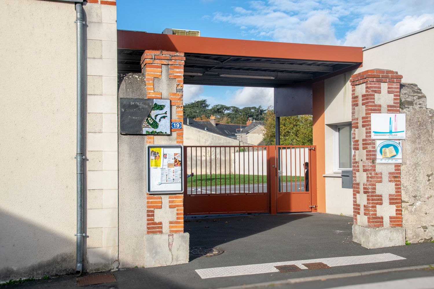 entree de l'ecole st symphorien de montjean sur loire