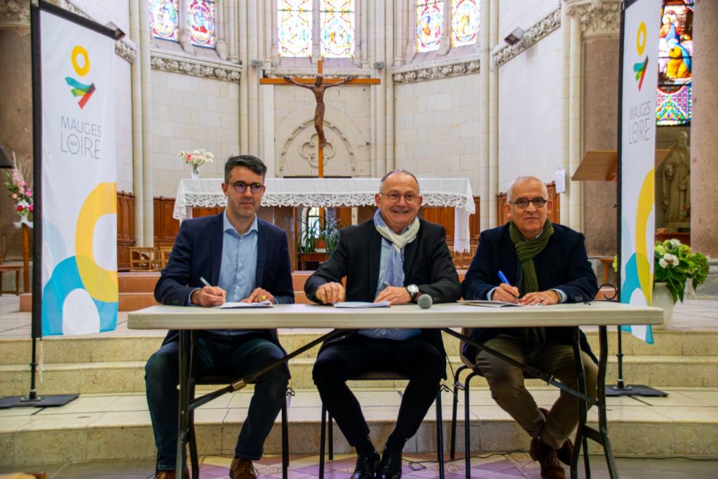 ©Axel_Bourget_Mairie_de_Mauges-sur-Loire_Signature_convention_patrimoine_eglise_Montjean-7_web