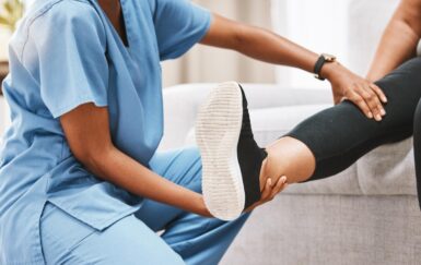 Orthopédiste-Orthésiste avec un patient