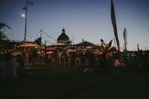 lumière avec barnum dans le noir