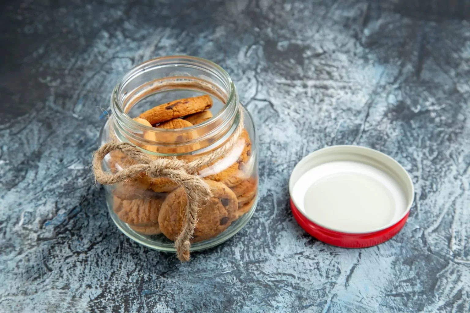 image d' un bocal remplie de biscuit