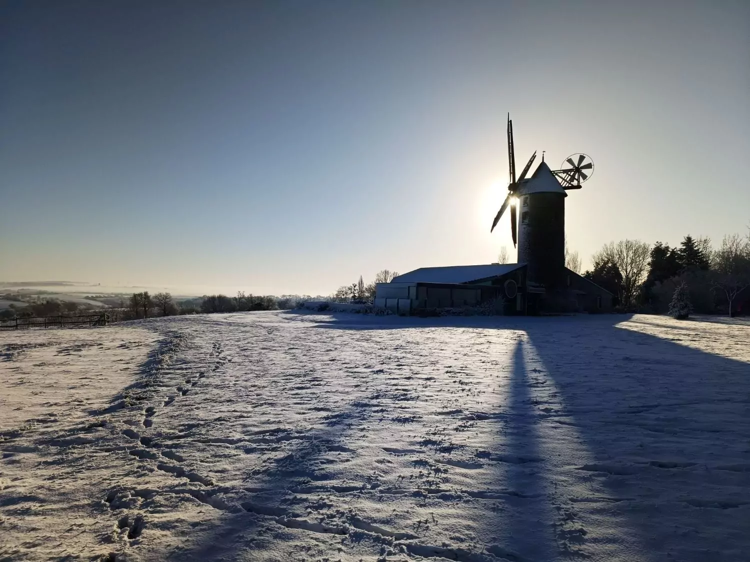Paysage enneigé près du moulin de l'epinay a la chapelle saint florent