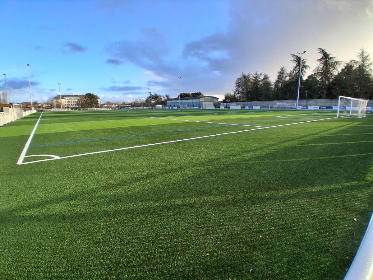 terrain de football synthétique